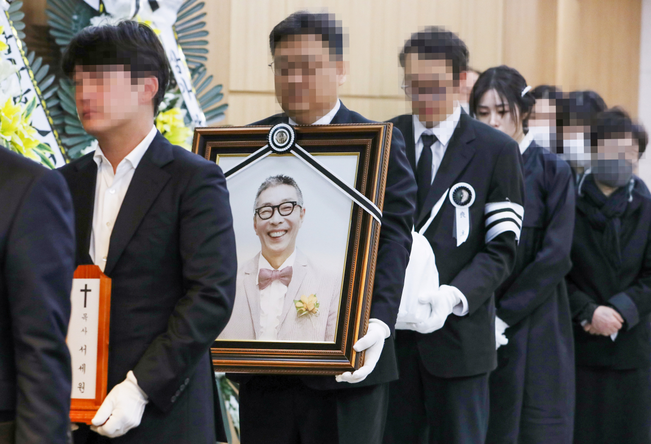 개그맨 고(故) 서세원씨의 발인이 2일 오전 서울 송파구 서울아산병원 장례식장에서 엄수되고 있다. [연합]