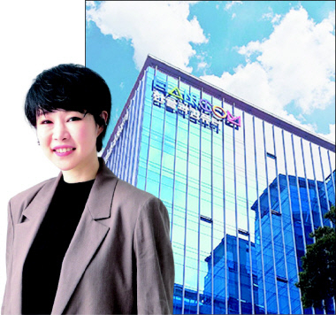 김연수 한글과컴퓨터 대표이사와 경기도 성남시 분당구 한컴타워 전경 [한글과컴퓨터 제공]