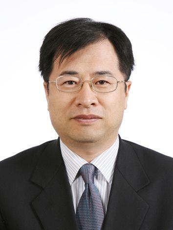 윤석열 대통령이 산업통상자원부 제2차관에 강경성 현 대통령실 산업비서관을 임명했다고 10일 대통령실이 밝혔다. [연합]