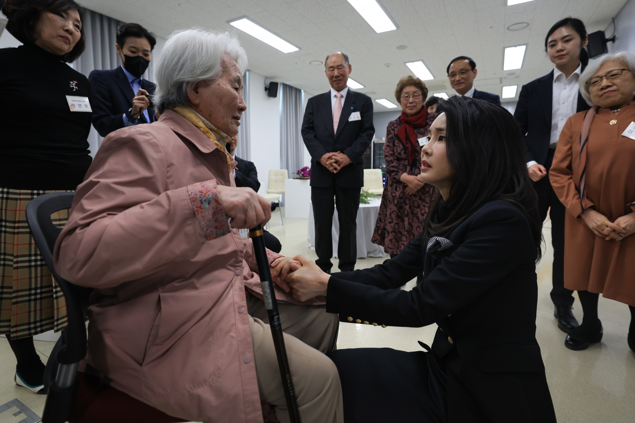 “정쟁 중심된 영부인…‘활발한 외조형’ 김건희 여사”[용산실록]