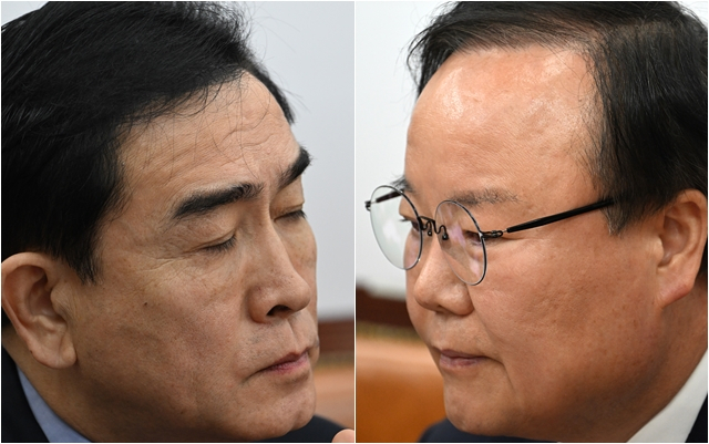 국민의힘 최고위원회의에 참석한 태영호(왼쪽) 의원과 김재원 최고위원이 생각에 잠겨있다. 임세준 기자