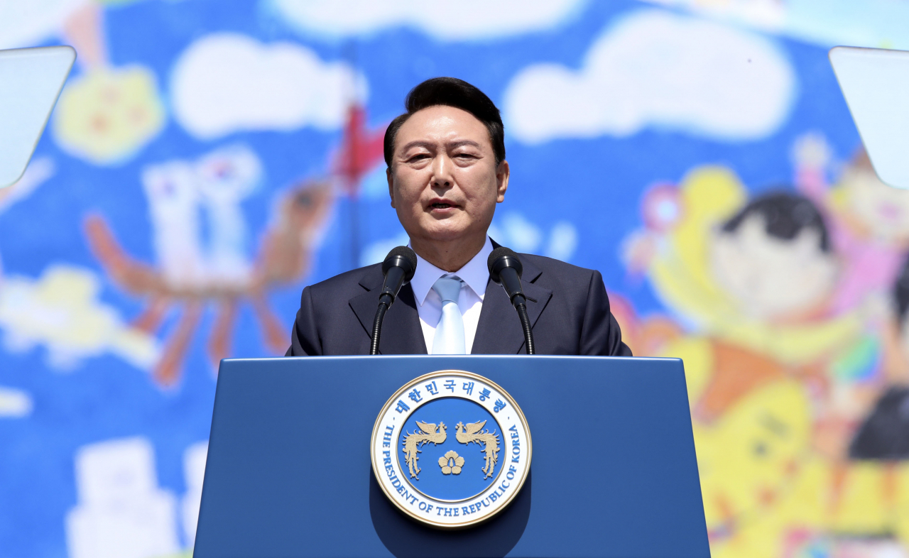 윤석열 대통령이 지난해 5월10일 서울 여의도 국회의사당 앞 잔디마당에서 열린 제20대 대통령 취임식에서 취임사를 하고 있다. 이상섭 기자