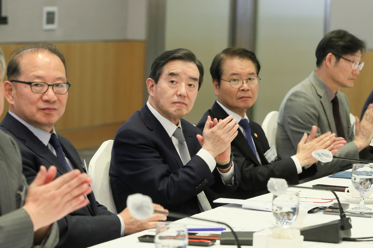 왼쪽부터 박노섭 한국여성경제인연합회 상근부회장, 김윤 K-ESG 얼라이언스 의장, 이정식 고용노동부 장관, 이정한 고용노동부 실장.[전경련 제공]