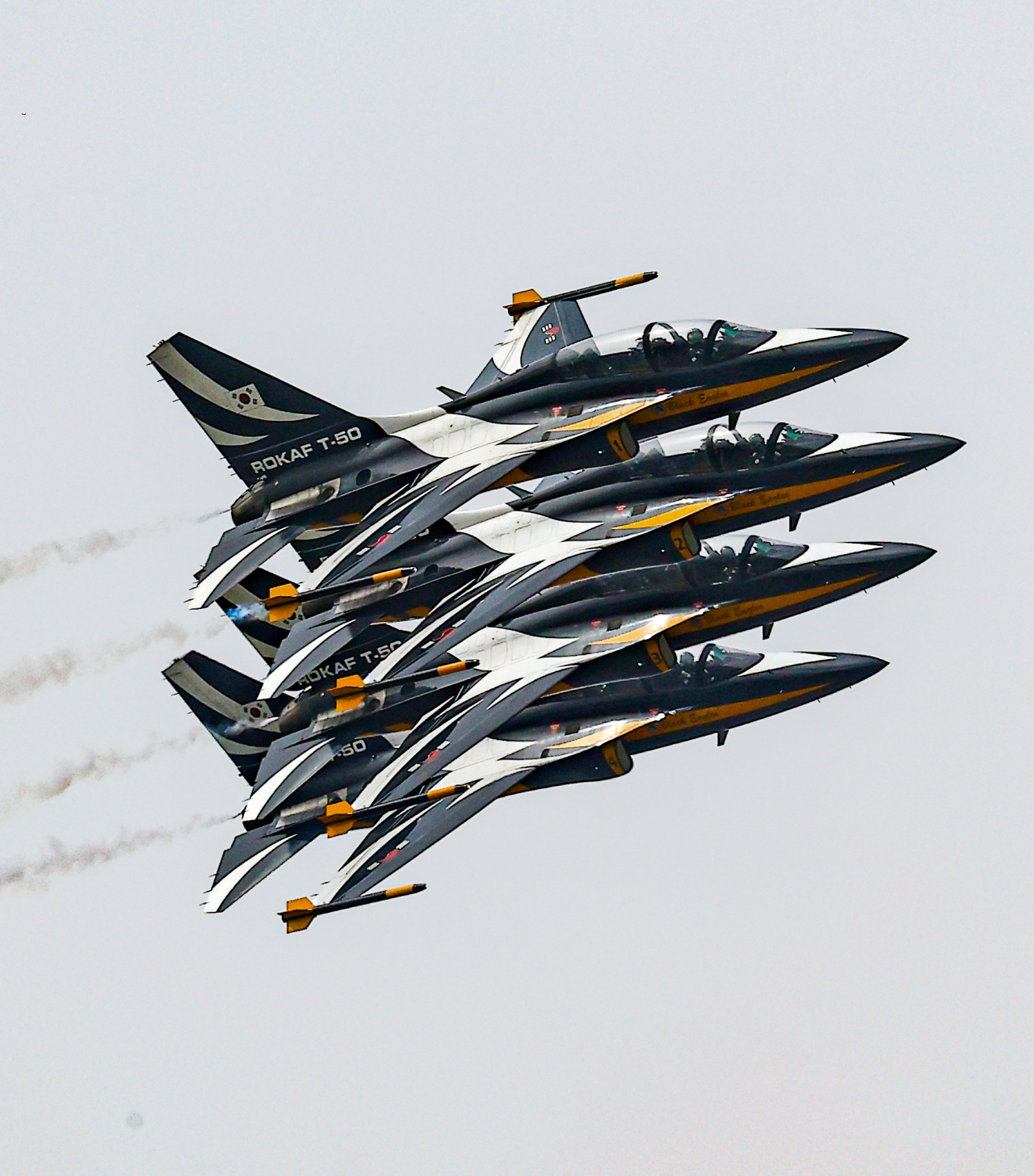The South Korean Air Force's Black Eagle aerobatics team performs in this April 23 file photo. This photo is not directly related to the article. (Yonhap)