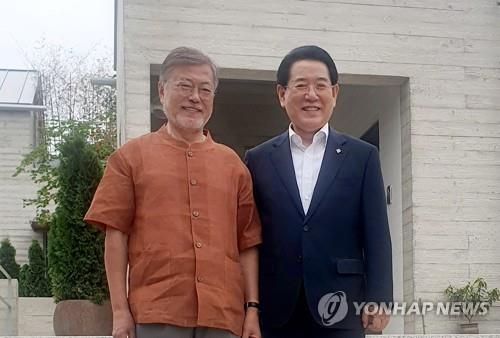 김영록 전남지사(오른쪽) 문재인 전 대통령[연합]