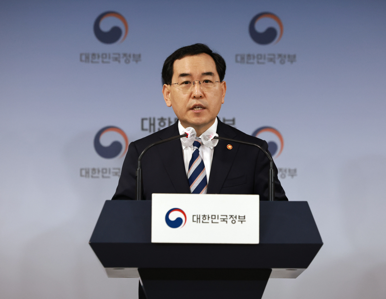 이창양 산업통상자원부 장관이 15일 정부서울청사에서 2023년도 2분기 전기·가스요금 조정안 및 취약계층 지원 대책을 발표하고 있다. [연합]