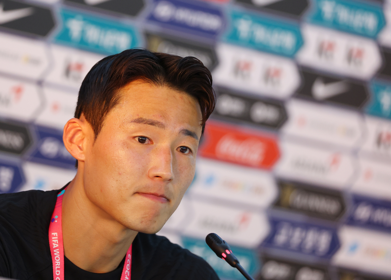 중국 프로축구 산둥 타이산에서 뛰고 있는 한국 남자 축구 국가대표 미드필더 손준호가 형사구류 만료되면서 구속수사로 전환됐다. 사진은 2022년 카타르 월드컵 대표팀 당시 인터뷰하는 손준호 [연합]