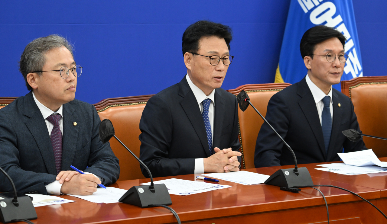 박광온 더불어민주당 원내대표가 16일 서울 영등포구 여의도 국회의사당 본청에서 열린 더불어민주당 원내대책회의에 참석해 발언하고 있다. 임세준 기자