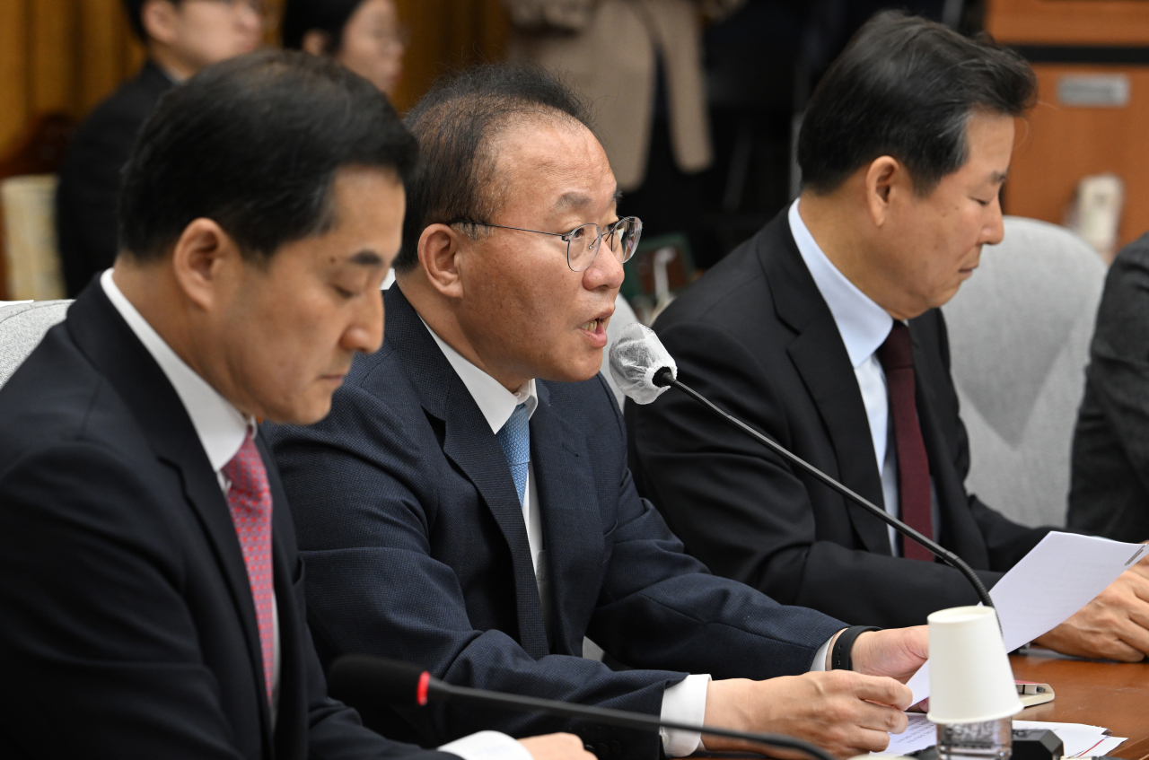윤재옥 국민의힘 원내대표가 16일 서울 영등포구 여의도 국회의사당 본청에서 열린 국민의힘 원내대책회의에 참석해 발언하고 있다. 임세준 기자
