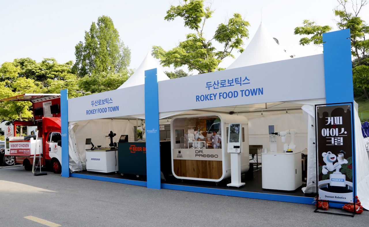 두산매치플레이 챔피언십 기간 운영되는 ‘두산로보틱스 로키 푸드타운’. [두산 제공]