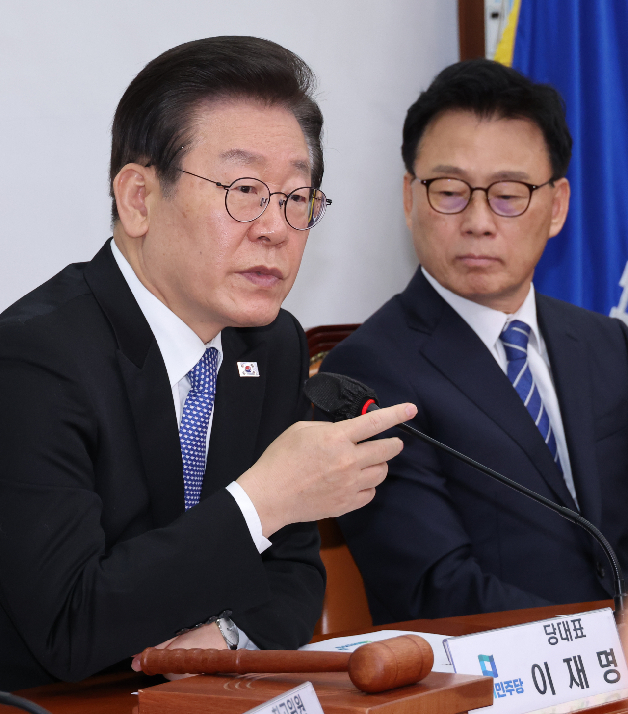 이재명 더불어민주당 대표가 17일 국회 당 사무실에서 확대간부회의를 하고 있다. [연합]