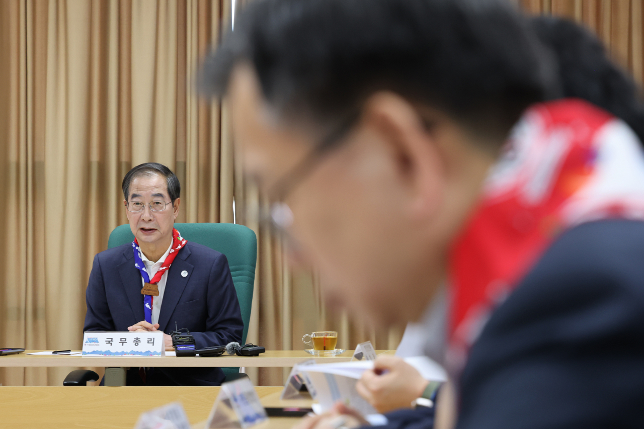 한덕수 국무총리가 17일 오후 전북 부안 새만금에서 열리는 세계 잼버리 현장을 방문해 인사말을 하고 있는 모습. [연합]