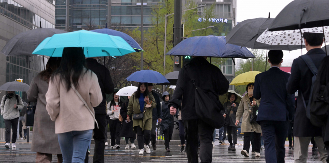 19일 광주전남은 흐리고 일부지역에서는 비가 내릴 예정이다.