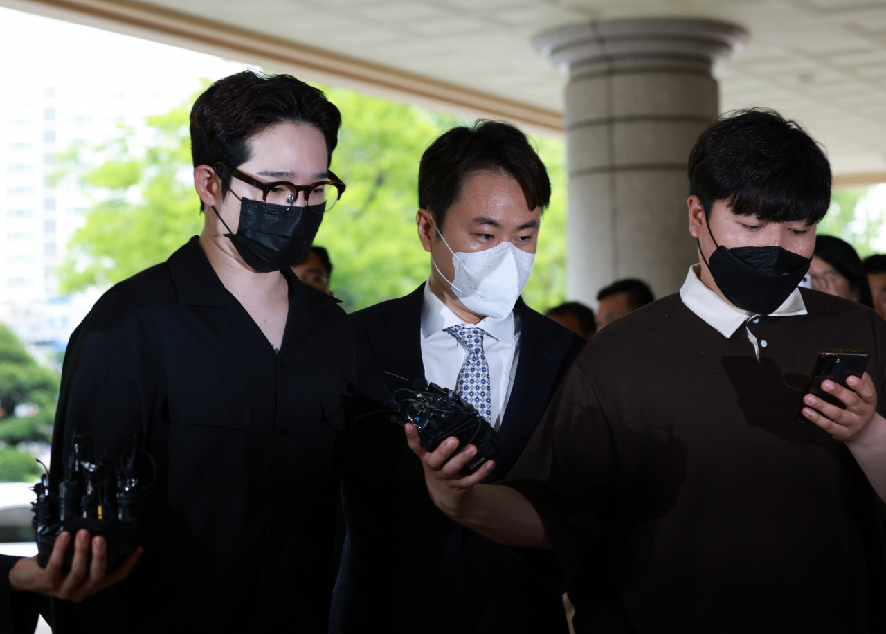 필로폰 투약 혐의를 받는 아이돌 출신 가수 남태현 씨가 18일 마포구 서울서부지방법원에서 열린 구속 전 피의자 심문(영장심사)에 출석하고 있다. [연합]