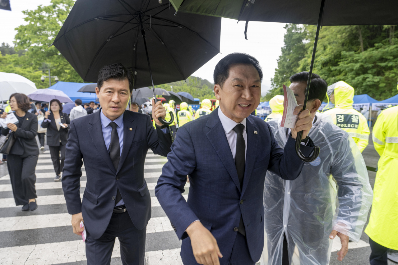 국민의힘 김기현 대표가 18일 광주 북구 운정동 국립 5·18민주묘지에서 열린 5·18 민주화운동 43주년 기념식에 참석하고 있다. 연합뉴스