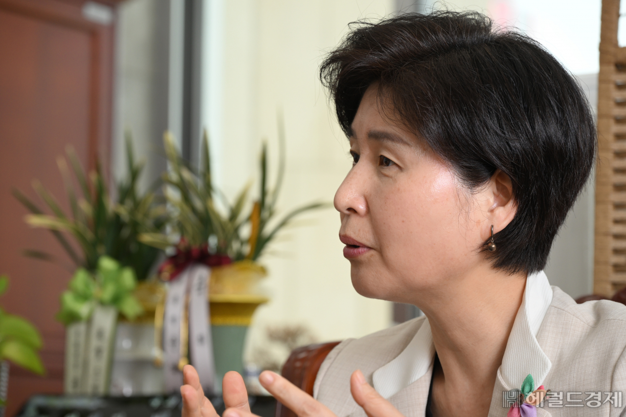 백혜련 국회 정무위원장이 17일 서울 영등포구 여의도 국회 정무위원장실에서 헤럴드경제와 인터뷰를 하고 있다. 임세준 기자