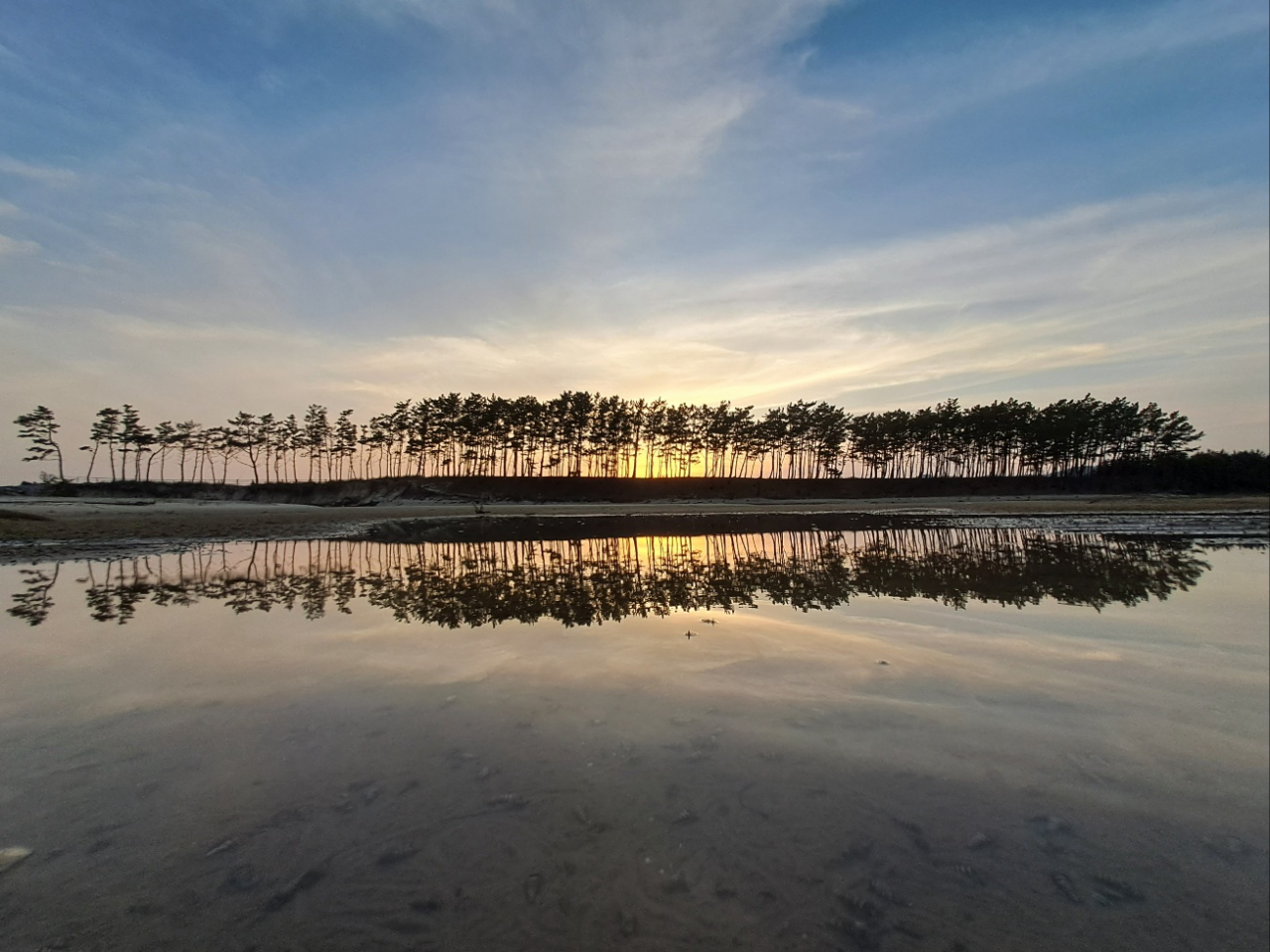 Unyeo Beach (Lee Si-jin/The Korea Herald)