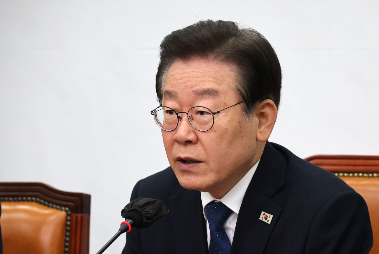 이재명 더불어민주당 대표가 19일 오전 서울 여의도 국회에서 열린 최고위원회의에서 발언하고 있다. [연합]
