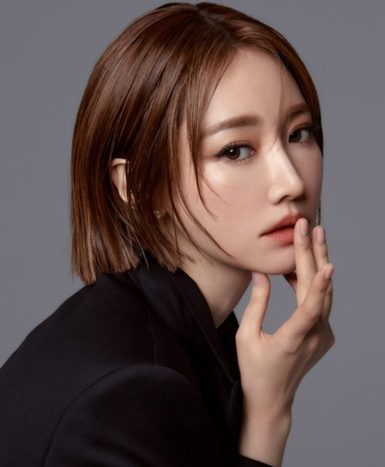 [이뉴어 엔터테이먼트]