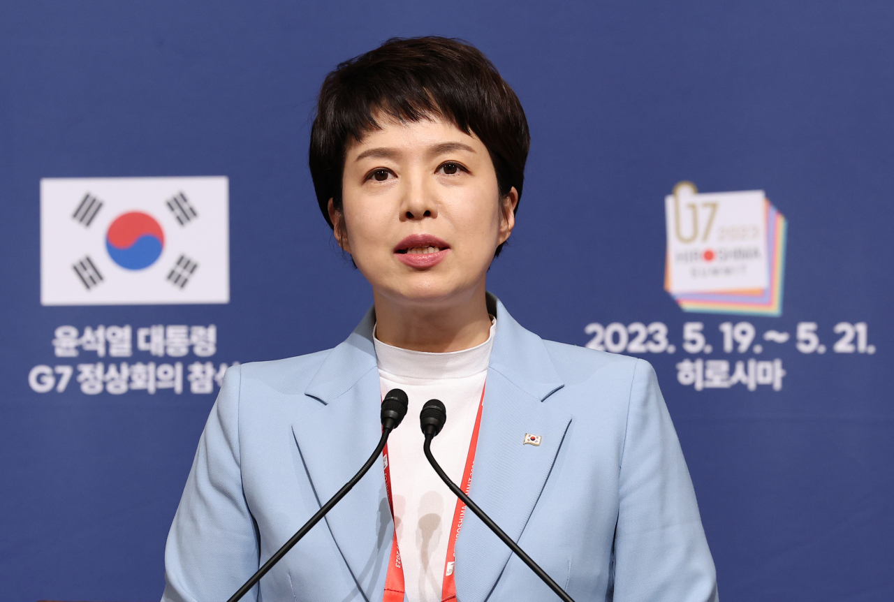 김은혜 대통령실 홍보수석이 20일 일본 히로시마의 한 호텔에 차려진 한국 기자단 프레스센터에서 윤석열 대통령의 주요 7개국(G7) 정상회의 확대세션 발언과 관련한 브리핑을 하고 있다. [연합]
