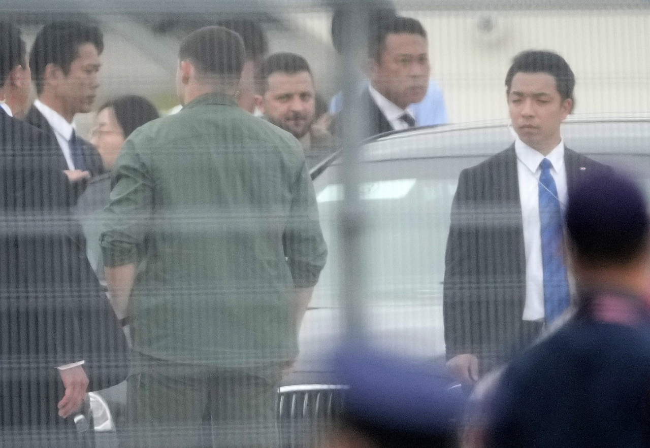 볼로디미르 젤렌스키 우크라이나 대통령이 20일 오후 3시 30분께 일본 히로시마 공항에 도착했다. [EPA]
