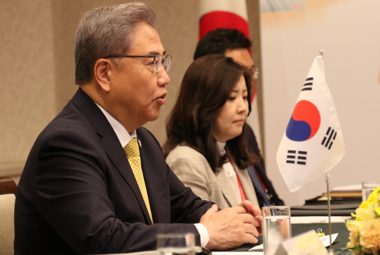 박진 외교부 장관이 주요 7개국(G7) 정상회의가 열리고 있는 일본 히로시마에서 20일 열린 한일 외교장관 회담에서 발언하는 모습. [연합]
