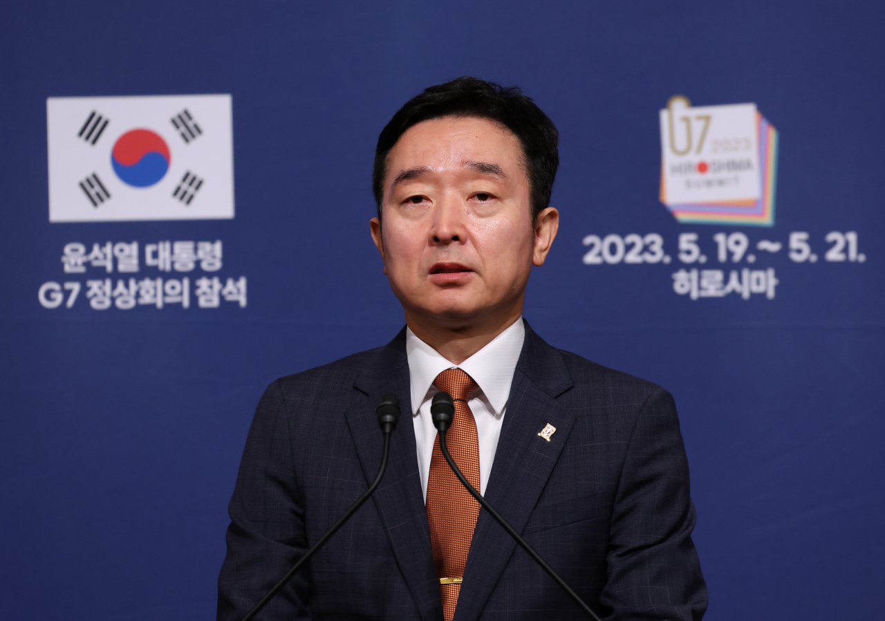 이도운 대통령실 대변인이 21일 일본 히로시마 한국취재진 프레스센터에서 G7 히로시마 정상회의 참관국 자격으로 방문한 윤석열 대통령의 일정에 관해 설명하고 있다. [연합]