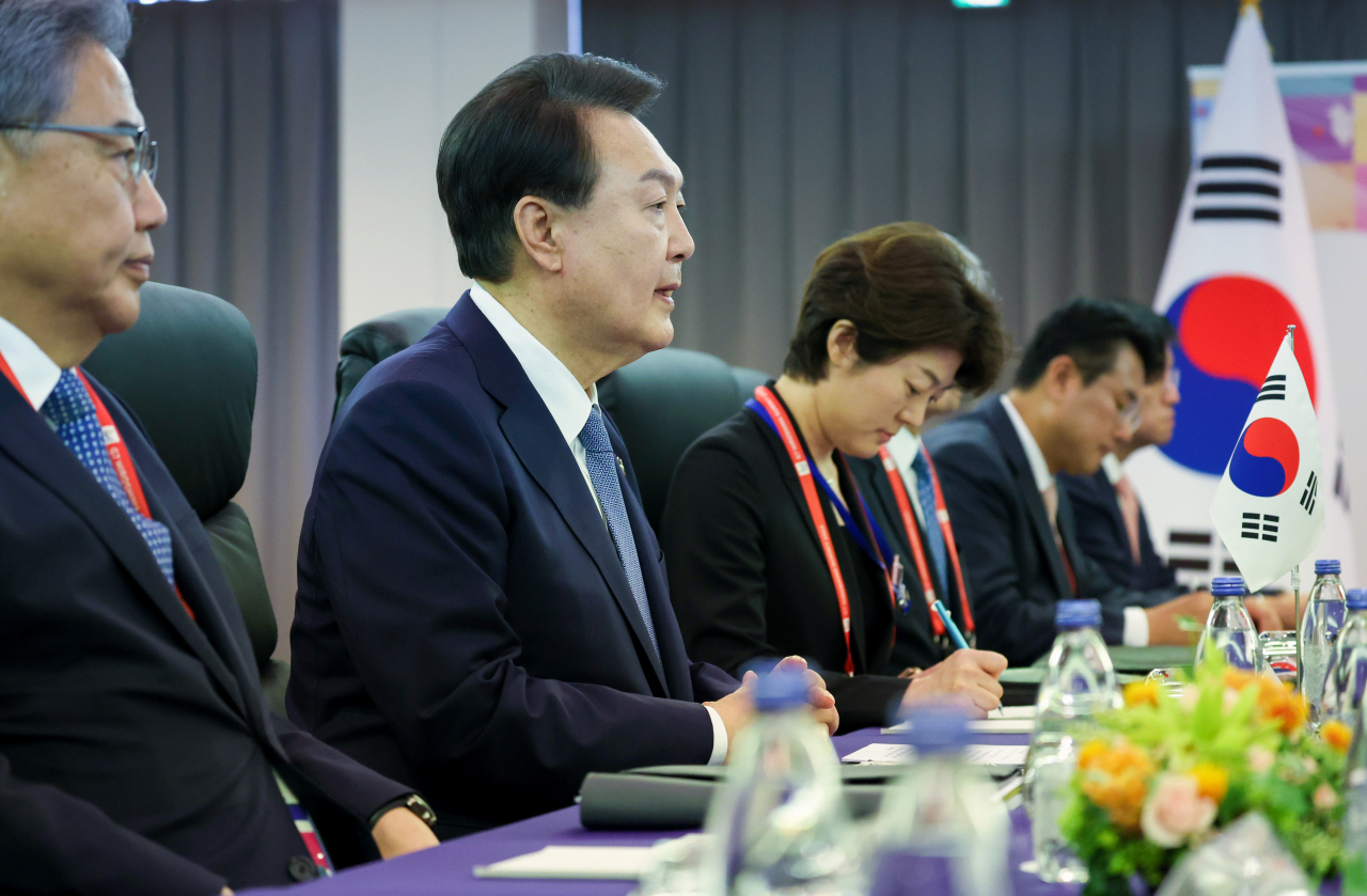 G7 정상회의 참관국 자격으로 일본을 방문 중인 윤석열 대통령이 21일 히로시마 평화기념공원 국제회의장에서 열린 기시다 후미오 일본 총리와의 정상회담에서 발언하고 있다. [연합]