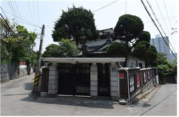 인천 신흥동 옛 시장관사 ‘긴담모퉁이집’ 외관