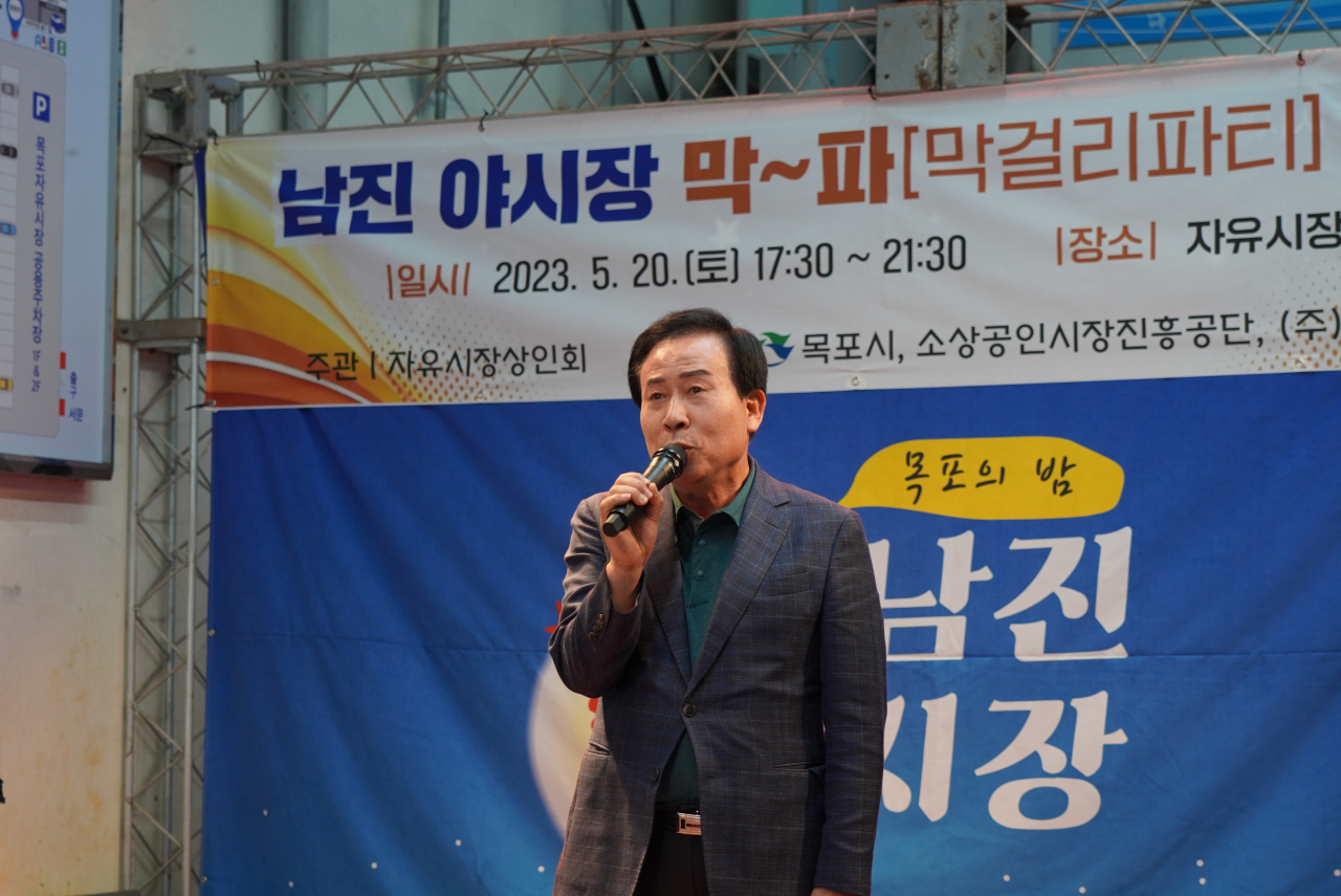 목포시가 현대적 시설을 가춘 특색있는 전통시장 조성에 박차를 가하고 있다