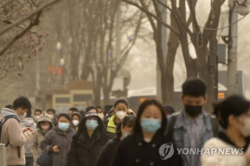 베이징의 젊은이들. [AP 연합뉴스]