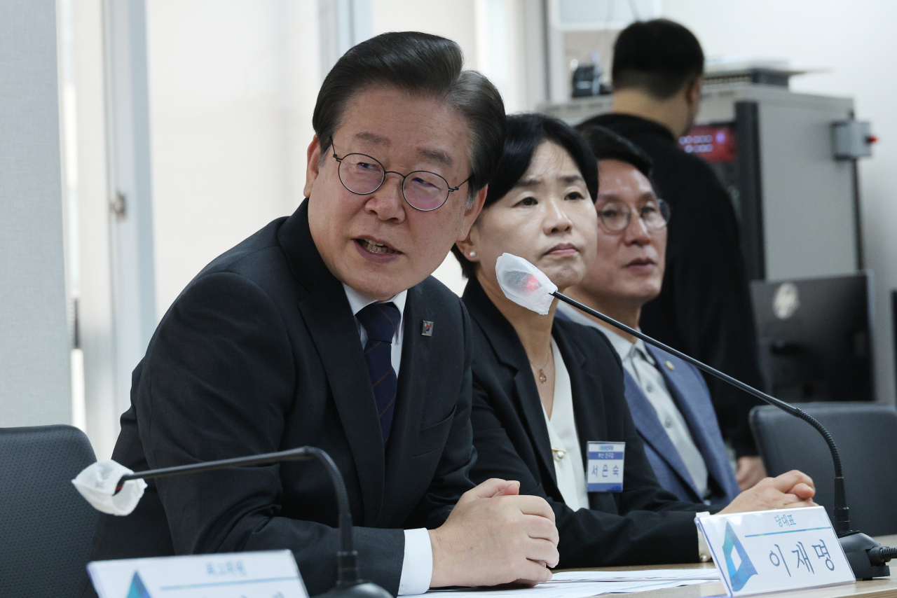 더불어민주당 이재명 대표가 22일 오후 서울 영등포구 더불어민주당 당사에서 열린 더불어민주당 원외지역위원장·당대표 간담회에서 인사말하고 있다. [연합]