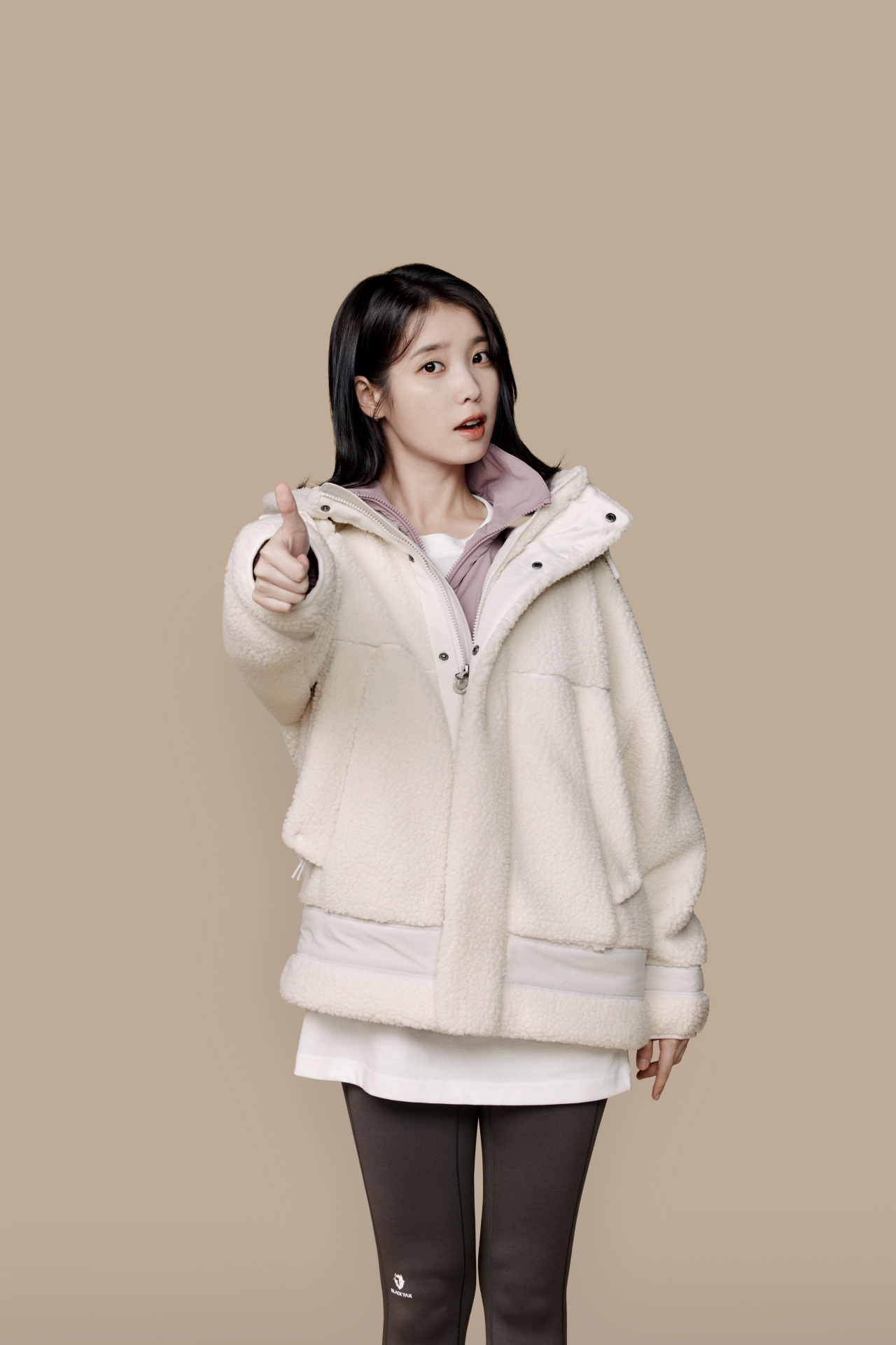 신세계백화점이 역시즌 행사에서 판매하는 블랙야크 아우터 [신세계백화점 제공]