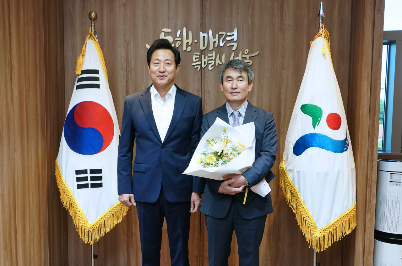 오세훈 서울시장(왼쪽)과 백호 신임 서울교통공사 사장. [서울시 제공]