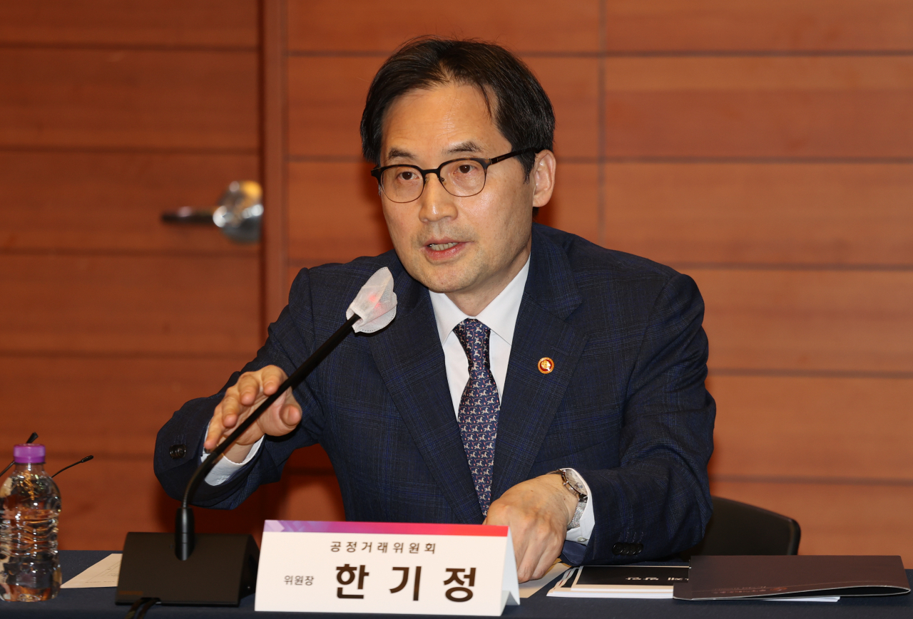 한기정 공정거래위원장이 11일 서울 중구 포스트타워에서 열린 2023 플랫폼 자율기구 자율규제방안 발표회에서 인사말을 하고 있다. [연합]