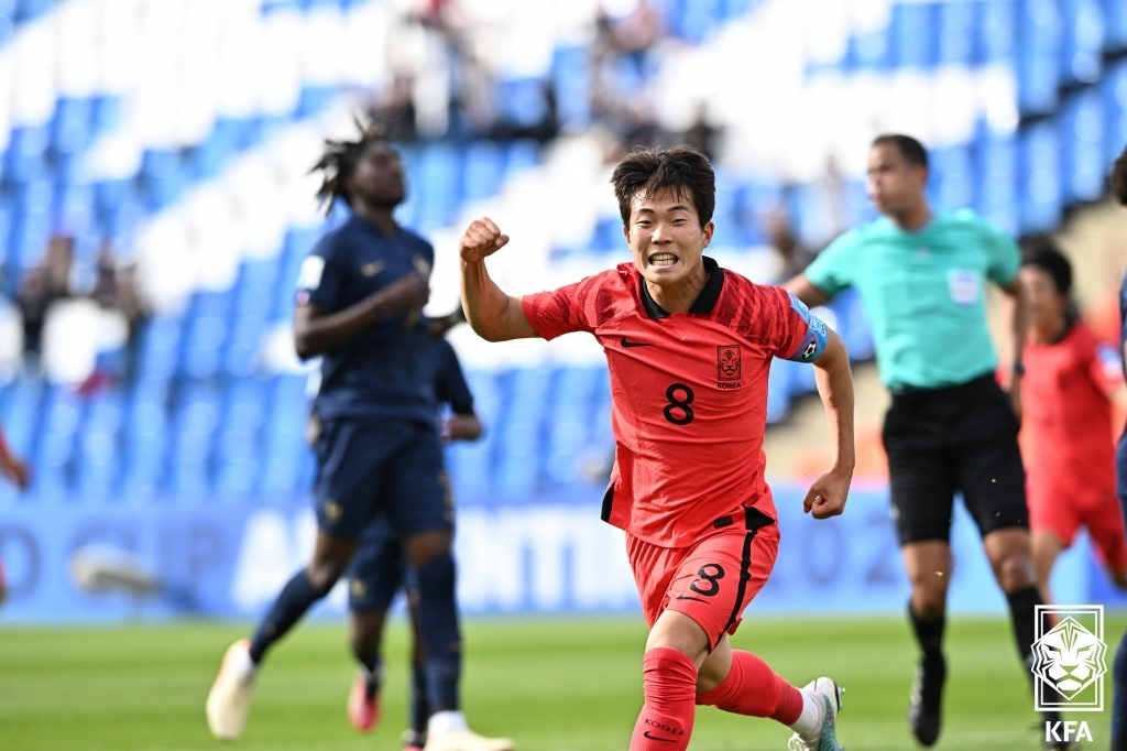 지난 23일(한국시간) 아르헨티나 멘도사 스타디움에서 열린 2023 국제축구연맹(FIFA) 20세 이하(U-20) 월드컵 대한민국 대 프랑스 조별리그 F조 1차전에서 이승원이 선제골을 넣은 후 기뻐하고 있다. [연합]