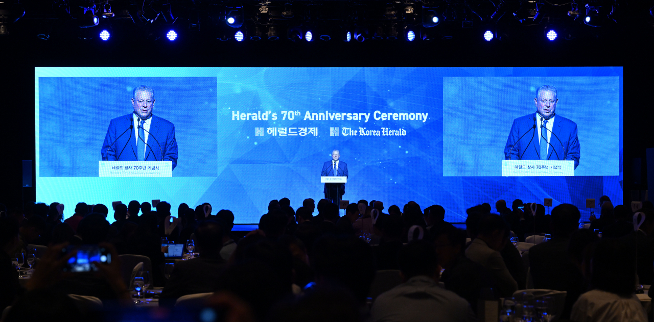앨 고어 전 미 부통령이 24일 오후 서울신라호텔 다이너스티홀에서 열린 ‘헤럴드 창사 70주년 기념 행사 만찬에서 축사를 하고 있다. 박해묵 기자
