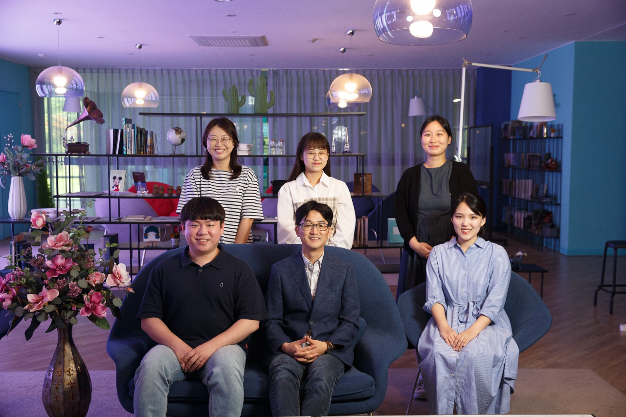 이번 연구를 수행한 박찬영(아랫줄 가운데) 교수 연구팀. [UNIST 제공]