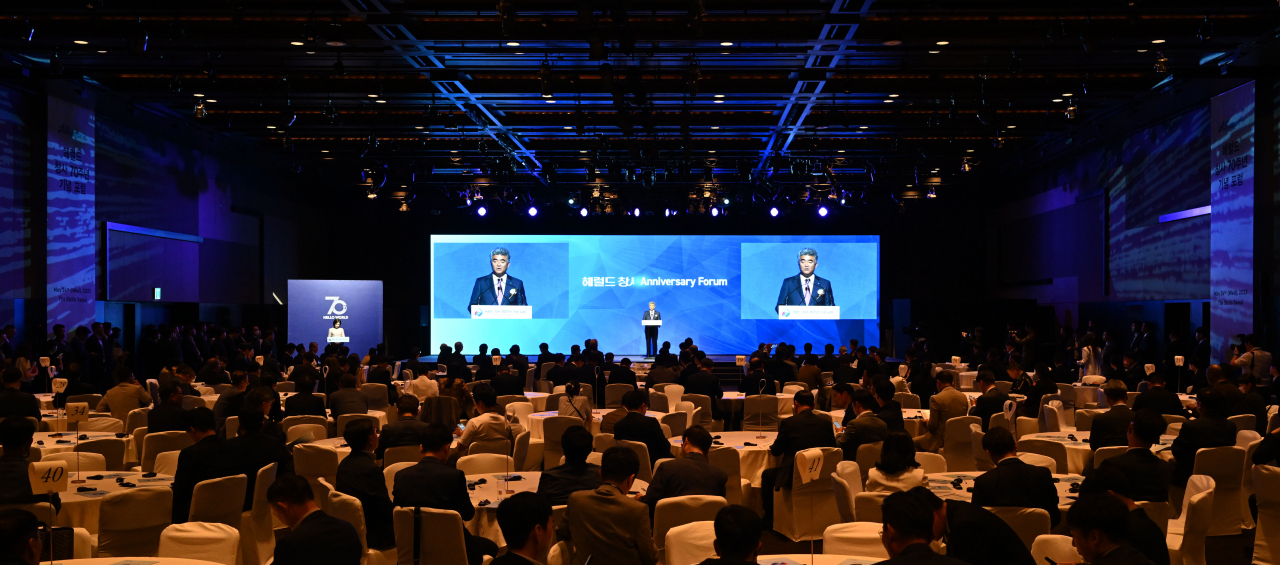 Herald Chairman Jung Won-ju delivers a speech at a banquet held in celebration of The Herald's 70th anniversary at Shilla Seoul on Wednesday. The banquet followed the "H.eco Forum 2023" and "Alliance Plus" special forum commemorating the 70th year of the South Korea-US alliance and The Herald's foundation in 1953. (Park Hae-mook/The Korea Herald)