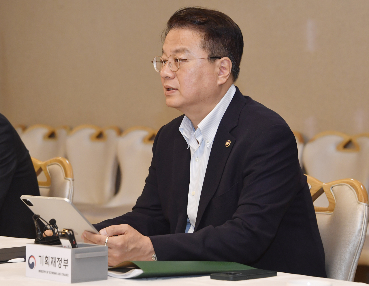방기선 기획재정부 1차관이 26일 정부서울청사에서 제24차 비상경제차관회의 겸 제8차 경제규제혁신 전담반(TF) 총괄반 회의를 주재하고 있다. [기획재정부 제공]