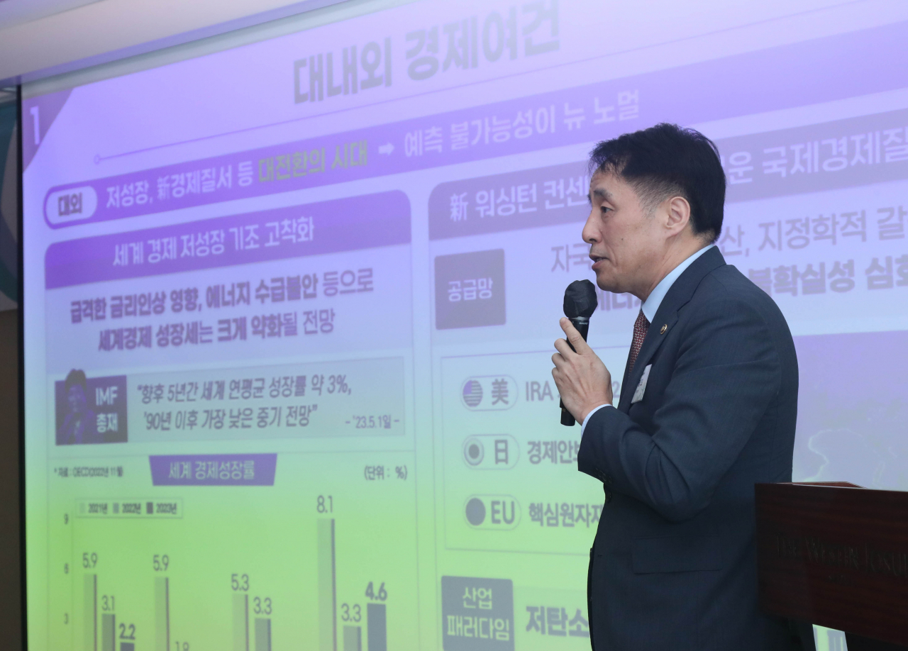 장영진 산업통상자원부 제1차관이 26일 웨스틴조선호텔에서 열린 대한상공회의소 중견기업위원회 간담회에서 기조강연을 하고 있다. [대한상의 제공]