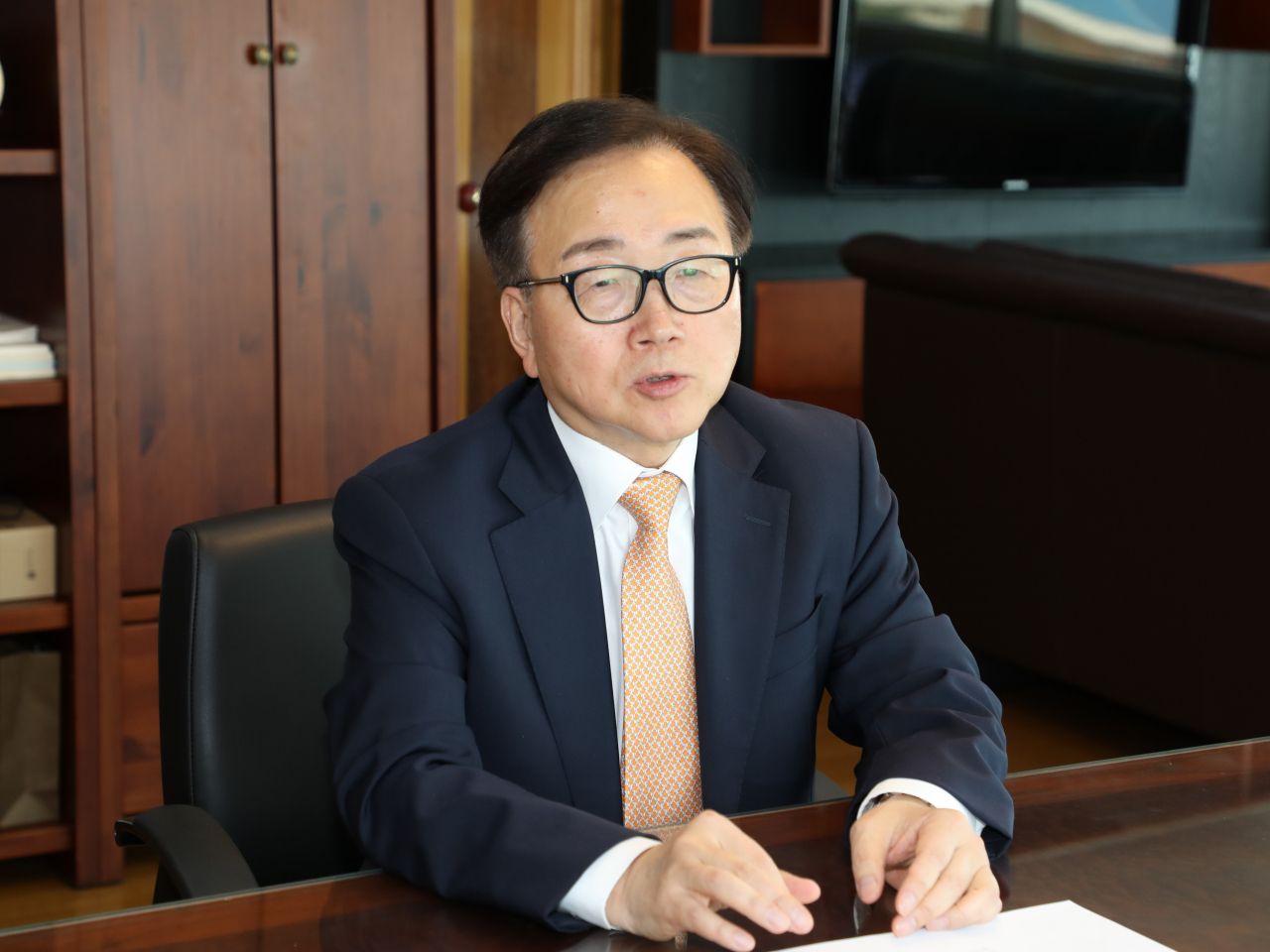 이동근 경총 부회장이 지난 25일 경총회관에서 헤럴드경제와 인터뷰를 하고 있다. 그는 “노란봉투법은 제조업 전반을 뒤흔드는 악법으로, 통과 때 부작용은 상상을 초월할 것”이라고 강조했다. [정찬수 기자]