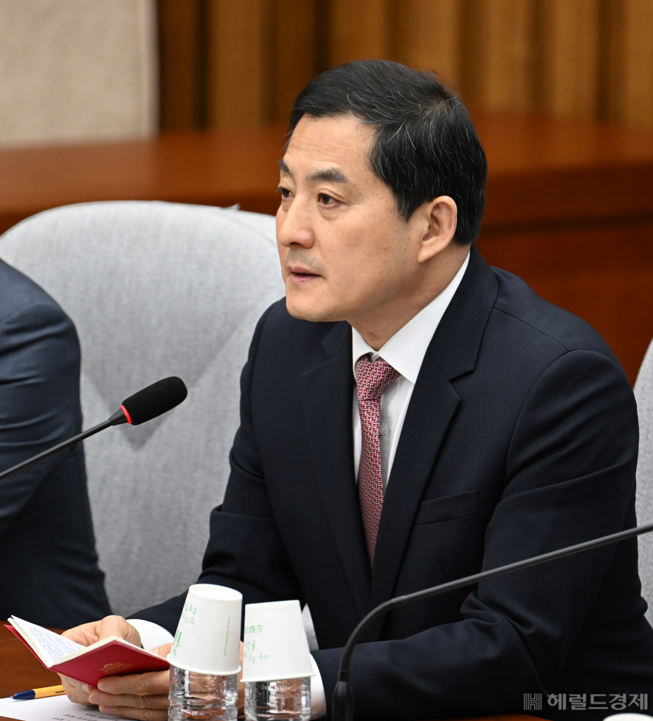 박대출 국민의힘 정책위의장이 26일 서울 영등포구 여의도 국회의사당 본청에서 열린 원내대책회의에 참석해 발언하고 있다. 임세준 기자