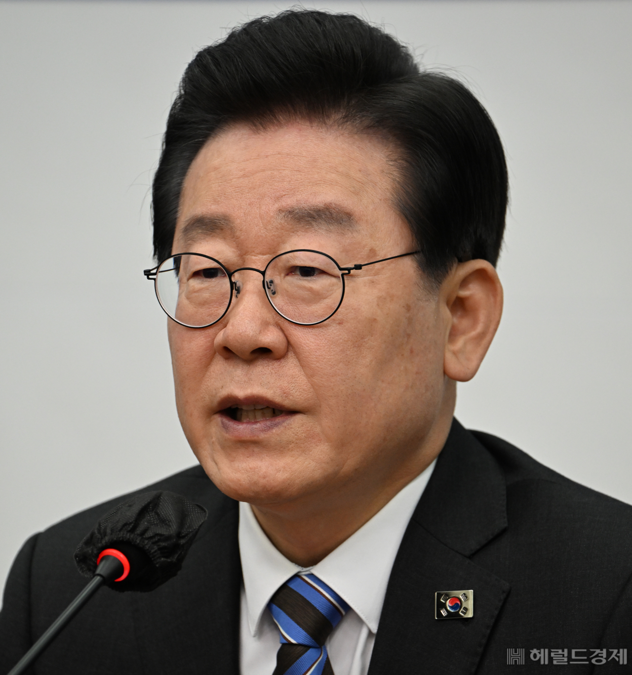 이재명 더불어민주당 당대표가 26일 서울 영등포구 여의도 국회의사당 본청에서 열린 더불어민주당 최고위원회의에 참석해 발언하고 있다. 임세준 기자