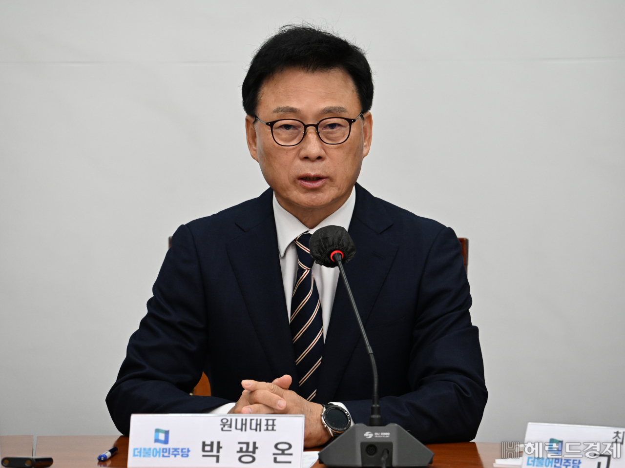 박광온 더불어민주당 원내대표가 26일 서울 영등포구 여의도 국회의사당 본청에서 열린 더불어민주당 최고위원회의에 참석해 발언하고 있다. 임세준 기자