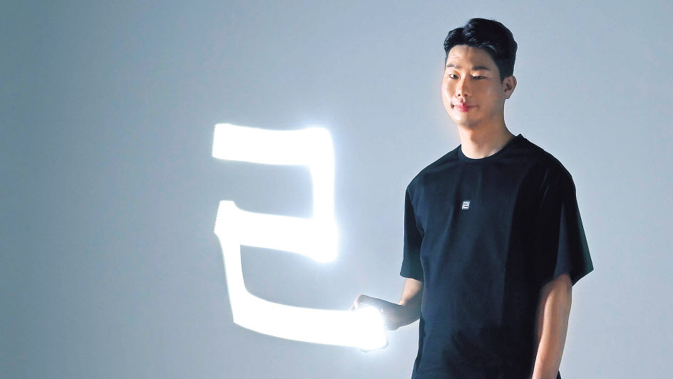 디자이너 김리을이 22일 오전 서울 용산구 헤럴드스튜디오에서 헤럴드경제와 인터뷰를 하고 있다. 이상섭 기자