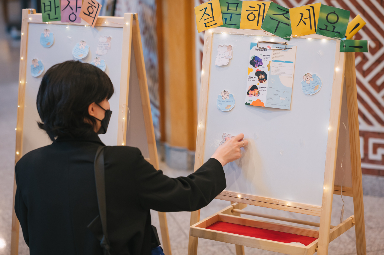 소리극의 터전을 다져온 세 단체 ‘창작하는 타루’, ‘판소리 공장 바닥소리’, ‘판소리 트래블러 KA2729’가 한 자리에 모여 소리극의 터전을 다진 지난 20여년을 돌아봤다. [서울남산국악당 제공]