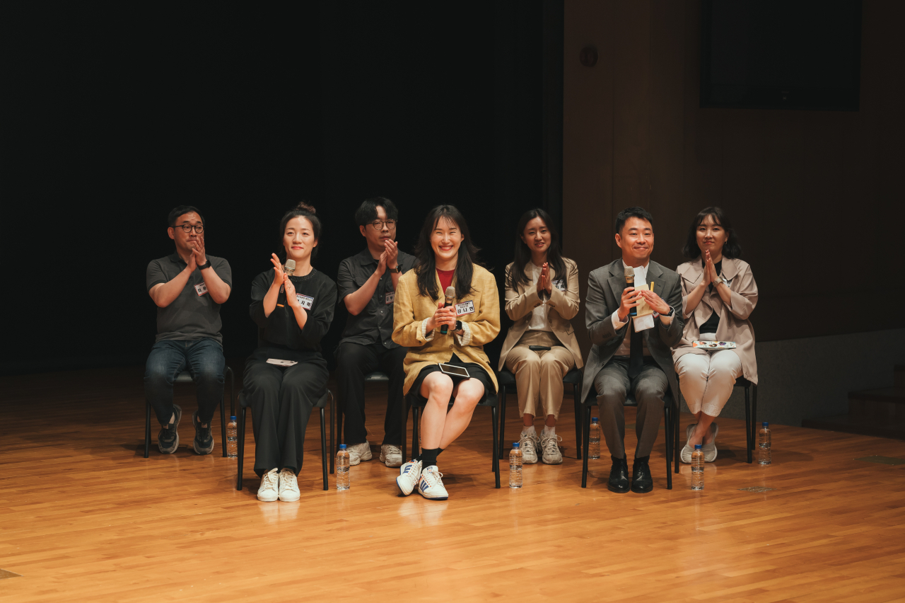 소리극의 터전을 다져온 세 단체 ‘창작하는 타루’, ‘판소리 공장 바닥소리’, ‘판소리 트래블러 KA2729’가 한 자리에 모였다. 2023 남산소리극축제의 일환으로 열린 ‘반상회-할 말 있는 소리극 동네 사람들’을 통해서다. [서울남산국악당 제공]
