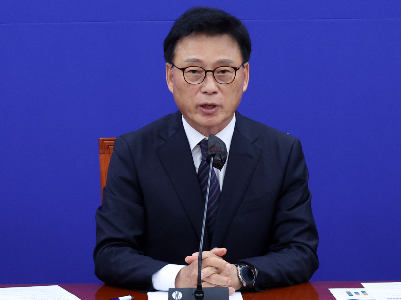 박광온 더불어민주당 원내대표가 30일 국회 당 사무실에서 원내대책회의를 하고 있다. [연합]