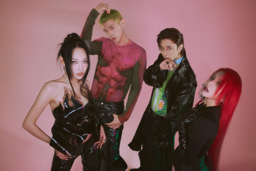 혼성그룹 카드(KARD)가 돌아왔다. 11개월 만에 내놓은 새 앨범 ‘이끼’(ICKY)엔 멤버들의 오랜 고민과 그 고민에 대한 해답이 담겼다. [알비더블유(RBW), DSP미디어 제공]